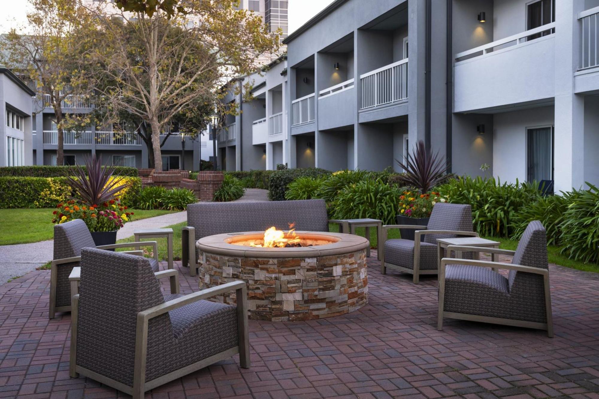 Courtyard By Marriott San Mateo Foster City Hotell Eksteriør bilde