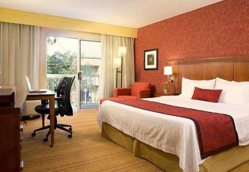 Courtyard By Marriott San Mateo Foster City Hotell Eksteriør bilde